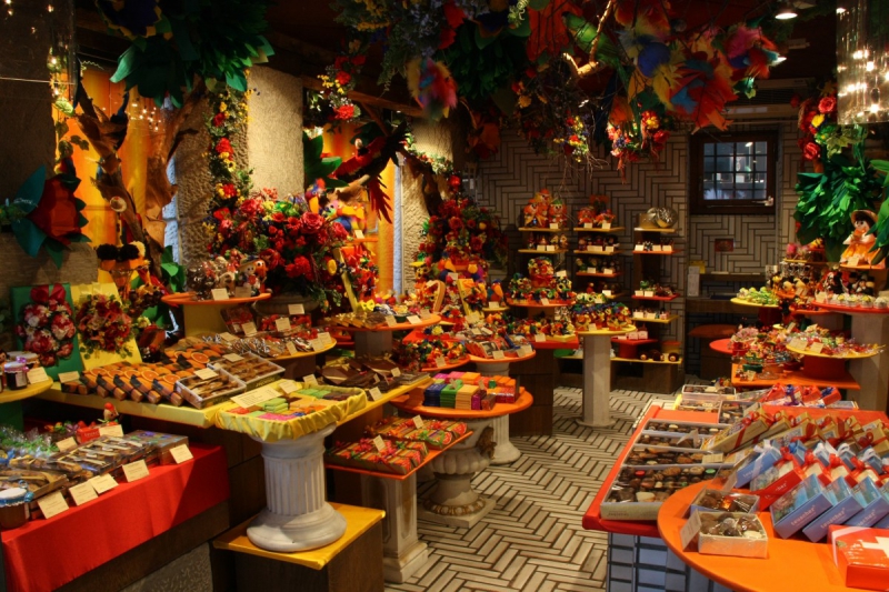 vente-BRIANCONNET-min_candy_store_chocolate_shop_chocolate_switzerland-393515